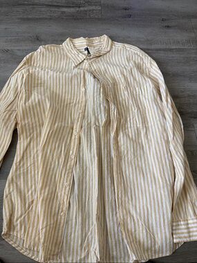 GAP White and Yellow Striped Button-Down Shirt